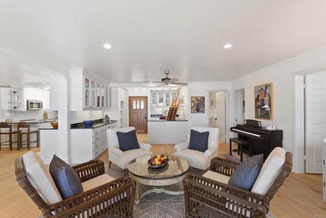 1552 Camino Del Mar, Del Mar CA: https://media.crmls.org/mediaz/16b9256f-61ec-48a2-b146-32a9293320fb.jpg
