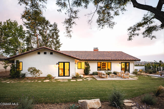 1207 Westridge Drive, Ventura CA: https://media.crmls.org/mediaz/16b965a7-3d95-49a4-a395-e2d796c2c712.jpg