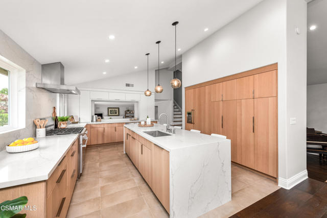 1046 Brookview Avenue, Westlake Village CA: https://media.crmls.org/mediaz/16b9699b-9b28-447a-8d8c-1e8fe06ce520.jpg