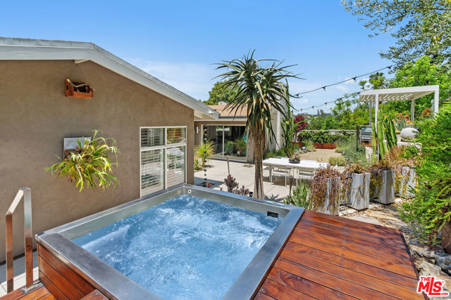 11575 Dona Dorotea Drive, Studio City CA: https://media.crmls.org/mediaz/16ba27d8-b755-4da0-99ea-3576e3f4ac3a.jpg