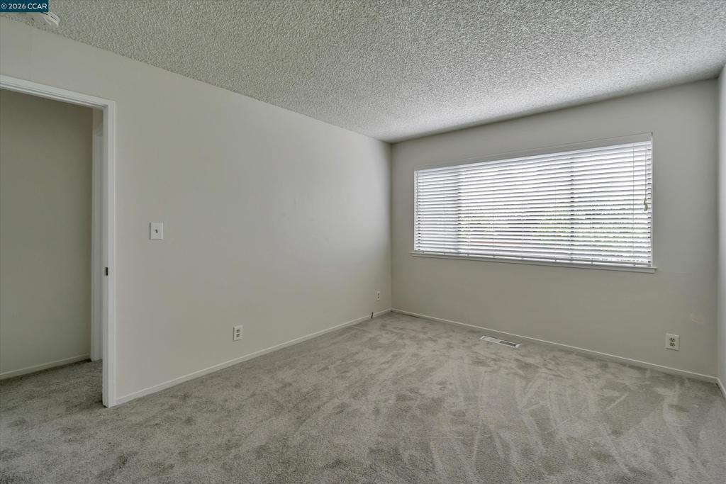 https://media.crmls.org/mediaz/16ba449d-ca53-49e2-8313-e5c39e5f32f1.jpg?preset=X-Large