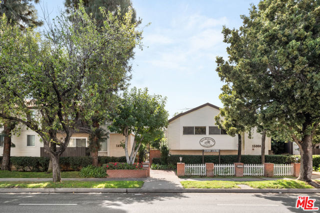 14990 Victory Boulevard, Van Nuys CA: https://media.crmls.org/mediaz/16bb07a0-bee1-4362-9bac-3d8f890c7863.jpg