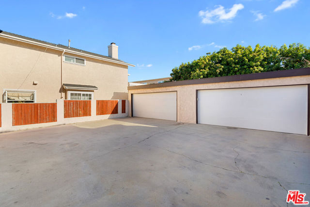 210 Lucia Avenue, Redondo Beach, California 90277, ,Residential Income,For Sale,Lucia,25560479