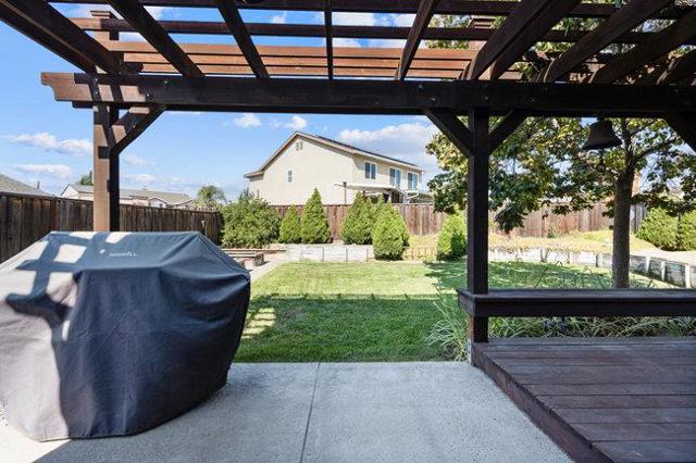 2421 Valley View Road, Hollister CA: https://media.crmls.org/mediaz/16bb6427-6fd4-4626-844d-04506a5873de.jpg