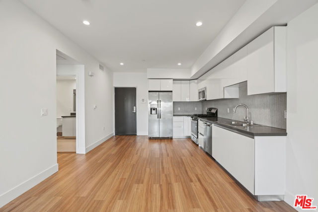 518 N Gramercy Place, Los Angeles CA: https://media.crmls.org/mediaz/16bbb135-93e3-400c-884c-844a6e3a5e38.jpg