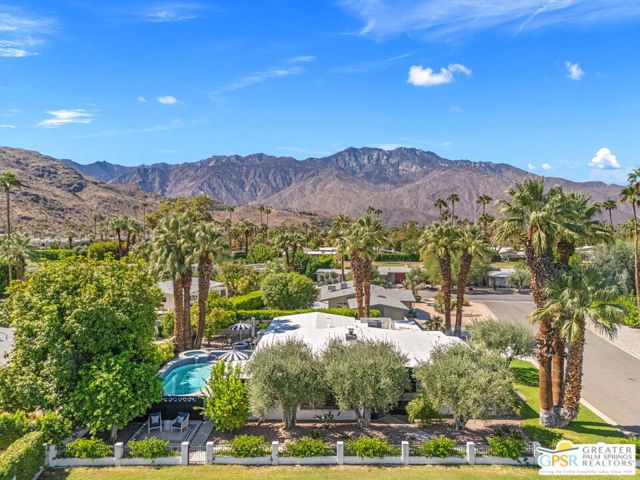 5155 E Bobolink Lane, Palm Springs CA: https://media.crmls.org/mediaz/16bbb907-315f-4216-8a11-475f871a086b.jpg