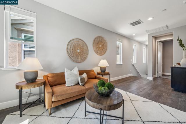 510 Ashton Way, Pleasant Hill CA: https://media.crmls.org/mediaz/16bc2aac-bb1e-40de-93b0-b4f6052a2906.jpg