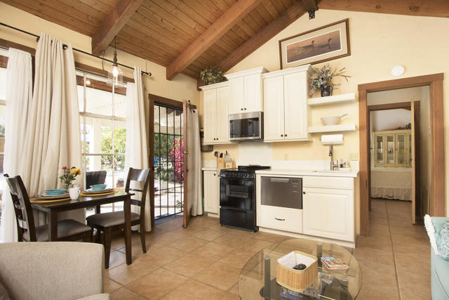 52404 Avenida Rubio, La Quinta CA: https://media.crmls.org/mediaz/16bc4018-97da-4487-81f1-8d680f03dd6f.jpg