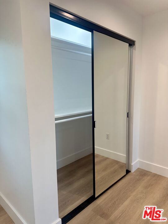 5414 S Mullen Avenue, Los Angeles CA: https://media.crmls.org/mediaz/16bc6ef4-dc08-45eb-9cb3-bfa6396b7597.jpg