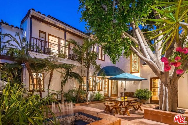 7825 Hillside Avenue, Los Angeles CA: https://media.crmls.org/mediaz/16bcee79-5603-4152-ab82-590f0fb58729.jpg