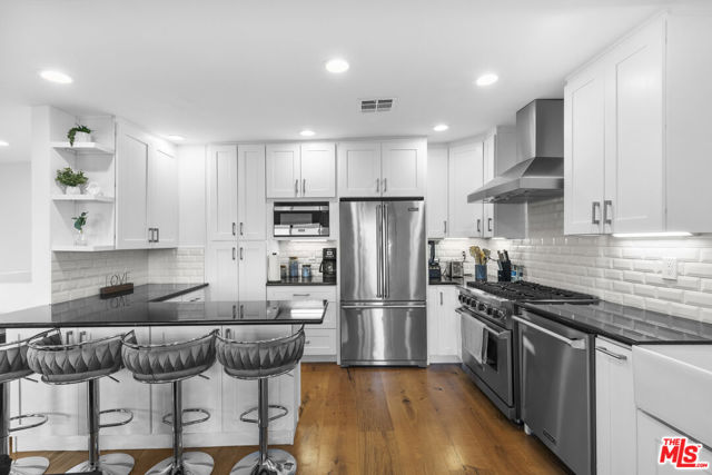 1788 N Orange Grove Avenue, Los Angeles CA: https://media.crmls.org/mediaz/16bd1c73-7436-45e5-9e86-750d9ee780ae.jpg