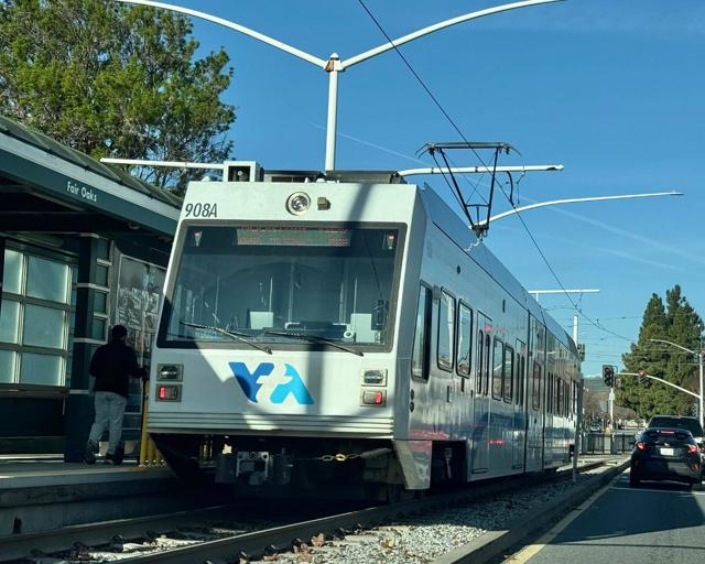 1225 Vienna Dr, Sunnyvale CA: https://media.crmls.org/mediaz/16bd301c-a896-401b-bf04-293daeb5f77e.jpg