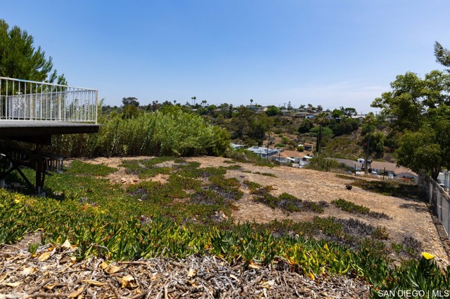 5799 Amarillo AVE, La Mesa CA: https://media.crmls.org/mediaz/16bd3492-6703-4329-a6cf-e4339f4b99fe.jpg