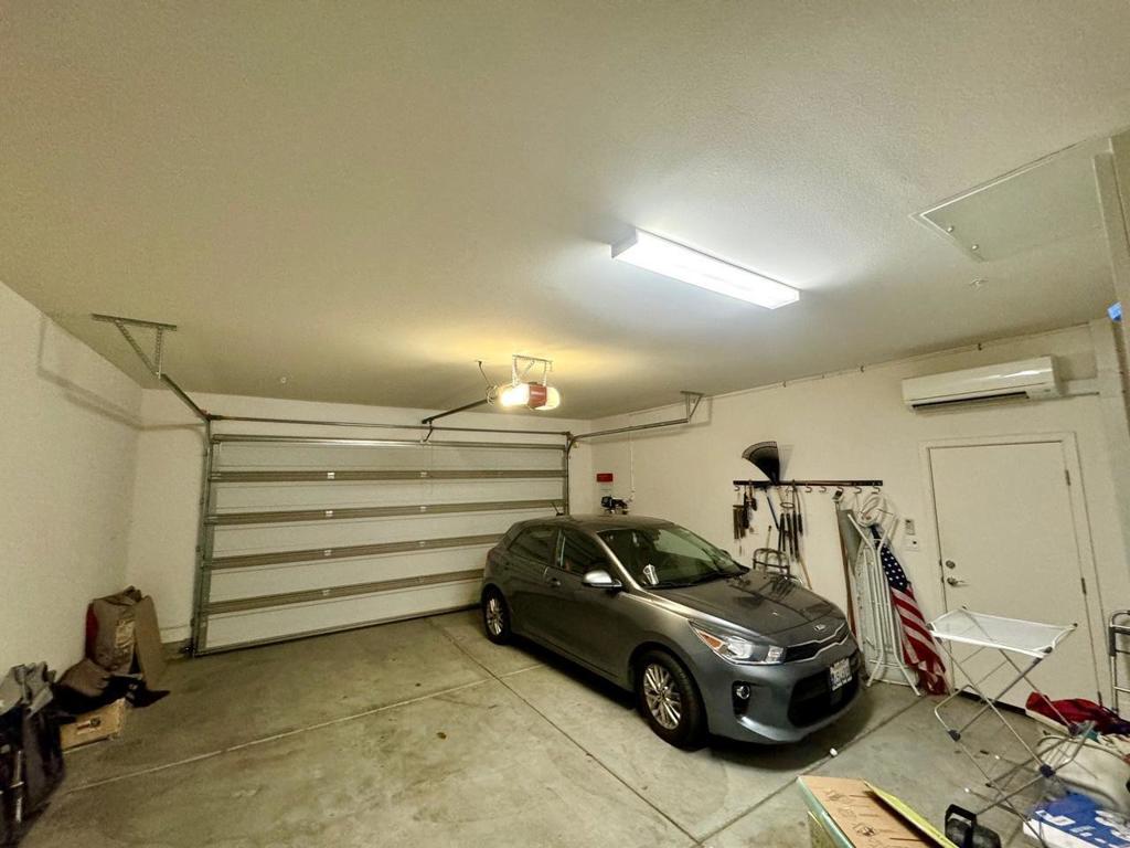 https://media.crmls.org/mediaz/16bd6c84-c894-46aa-93c2-f800e6df0693.jpg?preset=X-Large