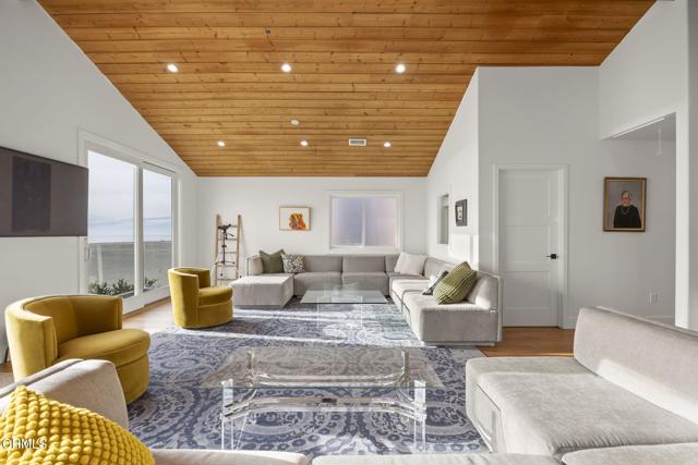 3541 Ocean Drive, Oxnard CA: https://media.crmls.org/mediaz/16bf7545-6d84-44c9-a9f9-61b77202459e.jpg