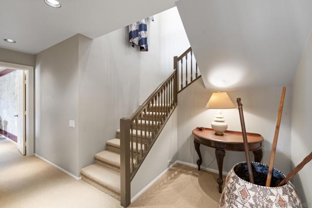 7612 Hillside Dr, La Jolla CA: https://media.crmls.org/mediaz/16bf7f15-2dba-4fe7-ad72-74d4c2a68bb4.jpg