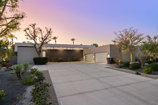 51165 Evangeline Way, La Quinta CA: https://media.crmls.org/mediaz/16c08a24-4f83-4ab1-b1c1-a17243236417.jpg