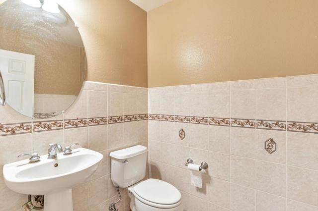 9632 Cherrywood Court, Gilroy CA: https://media.crmls.org/mediaz/16c0e5b1-1e5e-468e-bc01-47d341c5e07d.jpg