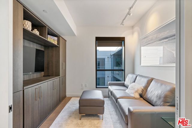 1755 Ocean Avenue, Santa Monica CA: https://media.crmls.org/mediaz/16c0f44e-c3c7-463f-b8c5-75a5687cadec.jpg