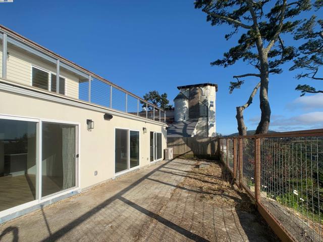 532 Heathcliff Dr, Pacifica CA: https://media.crmls.org/mediaz/16c1463e-f368-42eb-aa01-b8d0f53f262d.jpg