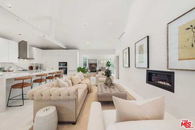 1012 2nd Street, Santa Monica CA: https://media.crmls.org/mediaz/16c14c35-0208-4ae5-b5a0-4d8c9d660577.jpg