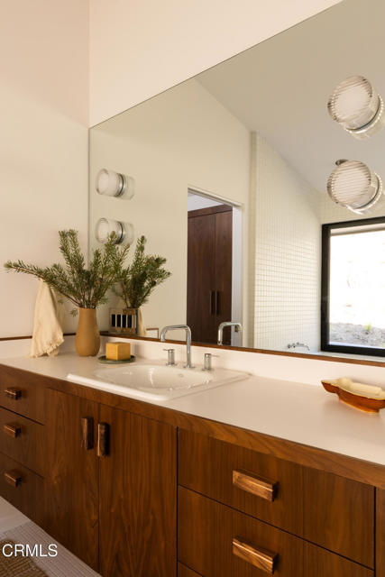 945 Linda Vista Avenue, Pasadena CA: https://media.crmls.org/mediaz/16c1e424-85da-4ebe-9e53-c81219b43485.jpg