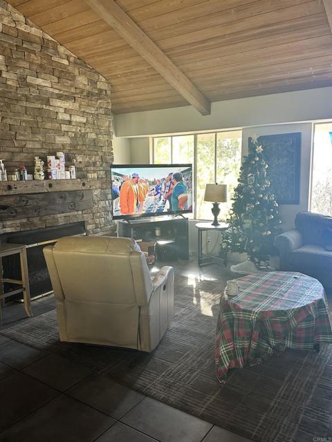 Detail Gallery Image 5 of 22 For 2758 Kauana Loa, Escondido,  CA 92029 - 4 Beds | 3 Baths