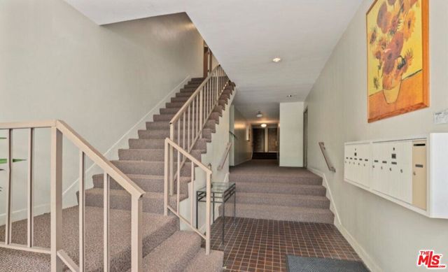 6624 Springpark Avenue, Los Angeles CA: https://media.crmls.org/mediaz/16c2799f-ce51-4dc5-b037-fb66a9e44cd6.jpg