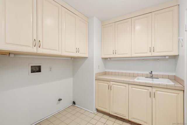 405 W Nutmeg St, San Diego CA: https://media.crmls.org/mediaz/16c32bb9-5feb-4c75-899e-c337058cd79f.jpg