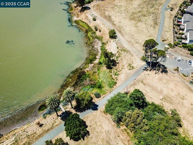 32 Shoal Dr, Vallejo CA: https://media.crmls.org/mediaz/16c359a9-6189-45dc-8cc1-a5d8a1763b3c.jpg