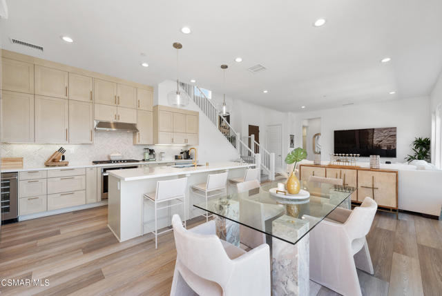 20843 Acorn Circle, Porter Ranch CA: https://media.crmls.org/mediaz/16c3f25f-2c1f-4a56-8a2b-59f60825a9ce.jpg