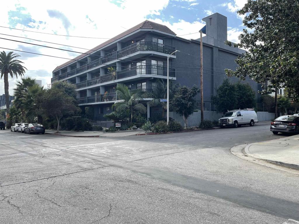 1355 N Sierra Bonita Avenue #204