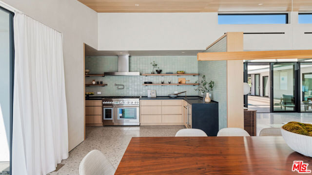 31388 Broad Beach Road, Malibu CA: https://media.crmls.org/mediaz/16c46a27-5c77-4792-8500-99f4a7ce3811.jpg