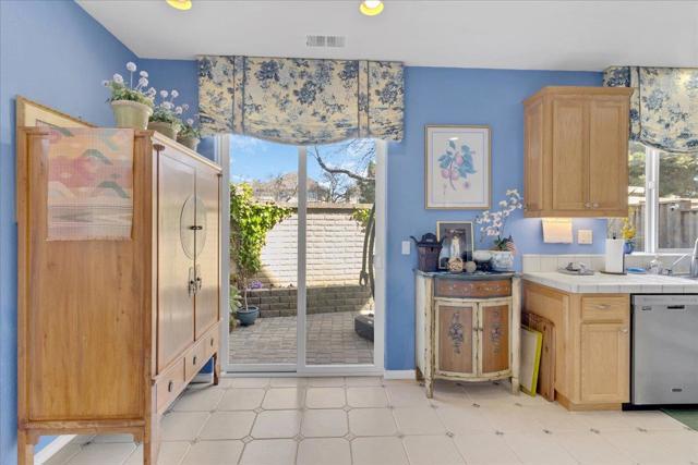 1898 Bradbury Street, Salinas CA: https://media.crmls.org/mediaz/16c495f5-44e1-47f1-b21a-dee14b8a8ee1.jpg