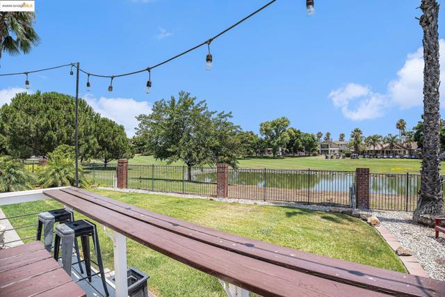 2167 Saint Andrews Ct, Discovery Bay CA: https://media.crmls.org/mediaz/16c4dcc4-b4de-4fcf-8ee3-deae1b91c6c3.jpg