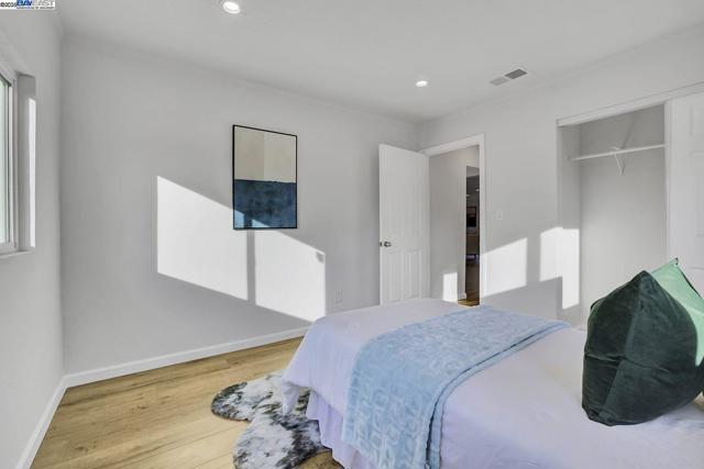 215 Isleton Ave, Oakland CA: https://media.crmls.org/mediaz/16c4de4a-f526-4561-8ee8-1218a05a4b6a.jpg