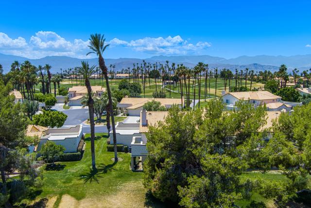 340 Vista Royale Drive, Palm Desert CA: https://media.crmls.org/mediaz/16c4fc43-29f2-4cfc-97ba-a54f3caead12.jpg