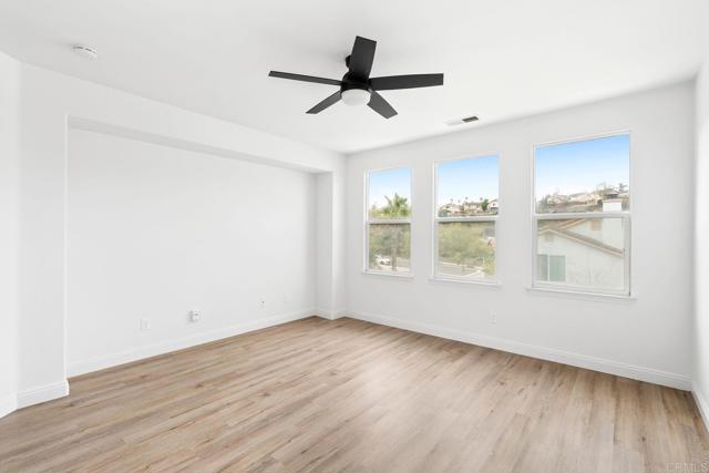 Detail Gallery Image 18 of 35 For 1048 Sunset Crossing Point, San Diego,  CA 92154 - 5 Beds | 3 Baths