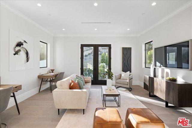 4351 Vanalden Avenue, Tarzana CA: https://media.crmls.org/mediaz/16c53c77-ed85-42f7-b79e-2a2ce68239cb.jpg