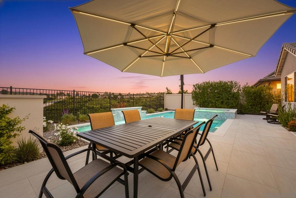 888 Cayley Ave - photo 5