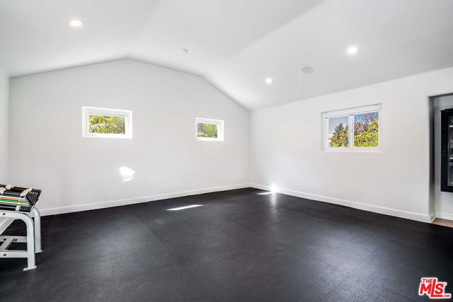 3201 Viola Place, Marina del Rey CA: https://media.crmls.org/mediaz/16c5cd32-c816-4730-9e68-a878cd0efbc7.jpg