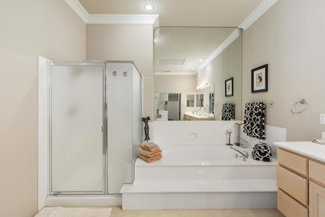 99 Kavenish Drive, Rancho Mirage CA: https://media.crmls.org/mediaz/16c5d6e1-ea9b-4705-8454-afd06bb60836.jpg