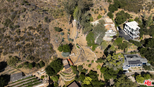 2100 Lakeshore Drive, Agoura Hills CA: https://media.crmls.org/mediaz/16c66c95-a1bc-490c-bcb4-4e5ac26580c2.jpg