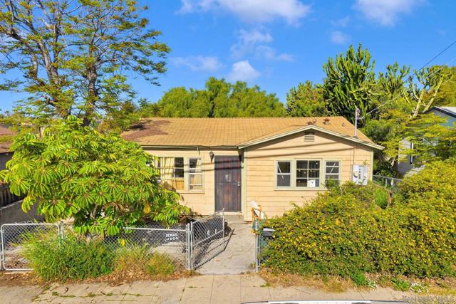 918 27Th St, San Diego CA: https://media.crmls.org/mediaz/16c70054-65e9-4223-8ed0-66004e871359.jpg