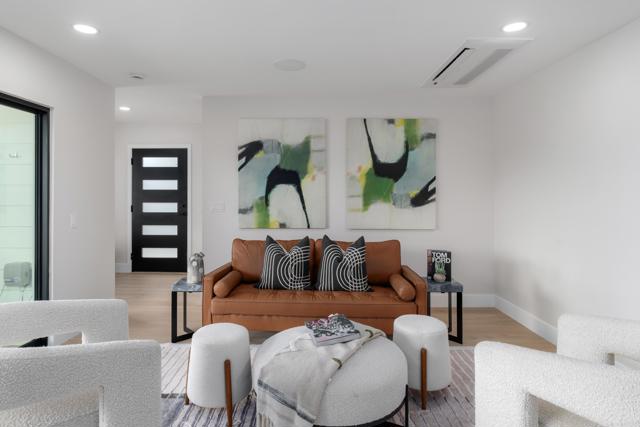 2623 Ocean Front Walk, San Diego CA: https://media.crmls.org/mediaz/16c74a38-a4f4-47de-9e1d-58c7f7a7f91f.jpg