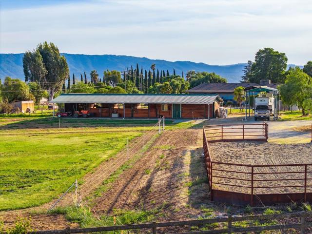 9900 Walter Welsher Court, Gilroy CA: https://media.crmls.org/mediaz/16c79c6d-73d3-4863-8b44-b96aa2b02430.jpg