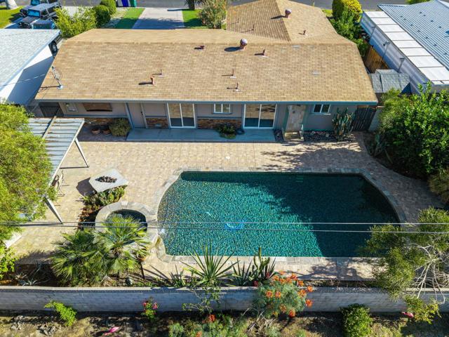 69895 Papaya Lane, Cathedral City CA: https://media.crmls.org/mediaz/16c81e80-e79b-46e7-87b4-9e0be49ef6c1.jpg