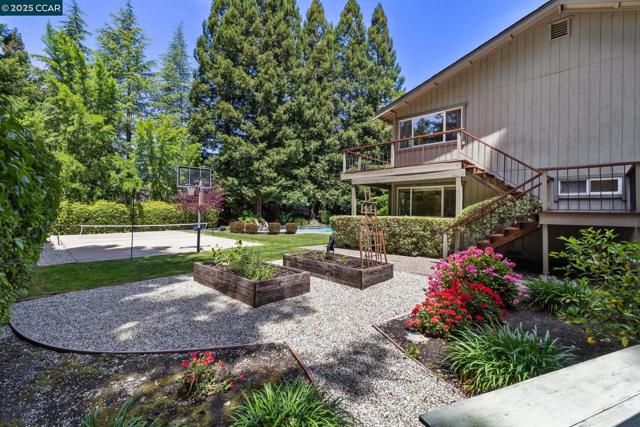 210 Still Creek Rd, Danville CA: https://media.crmls.org/mediaz/16c8301e-2b1d-40ce-9be1-847bdd46f75f.jpg