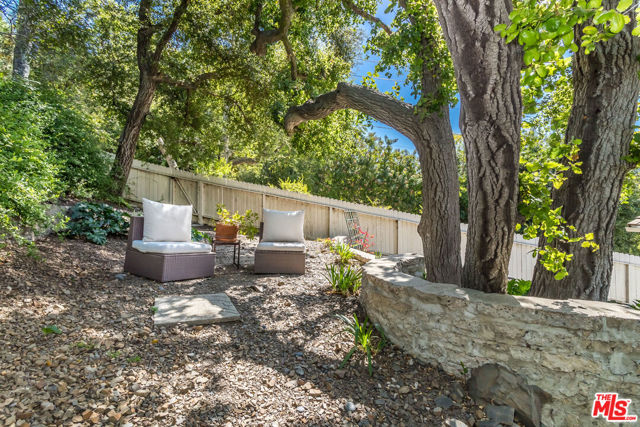 3634 Mandeville Canyon Road, Los Angeles CA: https://media.crmls.org/mediaz/16c8b9fa-9021-4b4d-a98b-51ddd1016bb8.jpg