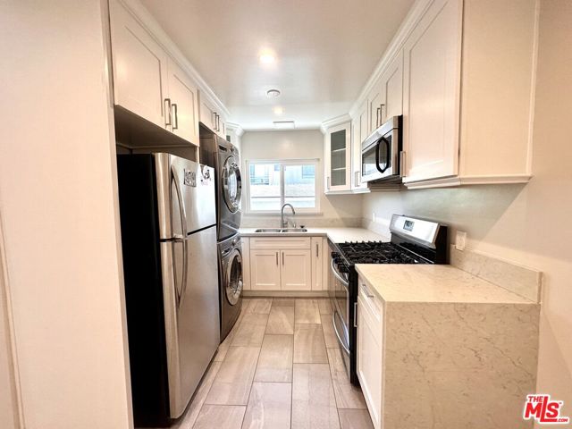 1051 S Sherbourne Drive, Los Angeles CA: https://media.crmls.org/mediaz/16c8c17c-8b0f-4000-acb3-503664fbf331.jpg
